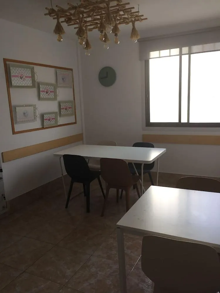 Hostal Residencia Cardona Arrecife  Hostel Arrecife (Lanzarote)