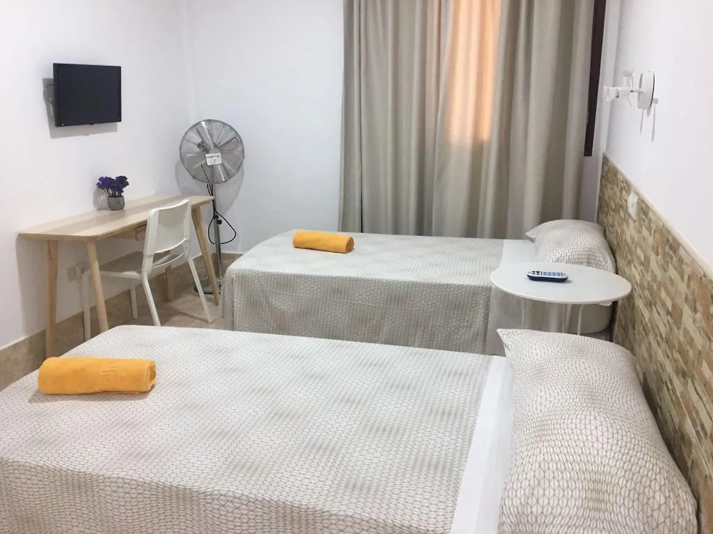 Hostal Residencia Cardona Arrecife  Hostel Arrecife (Lanzarote)